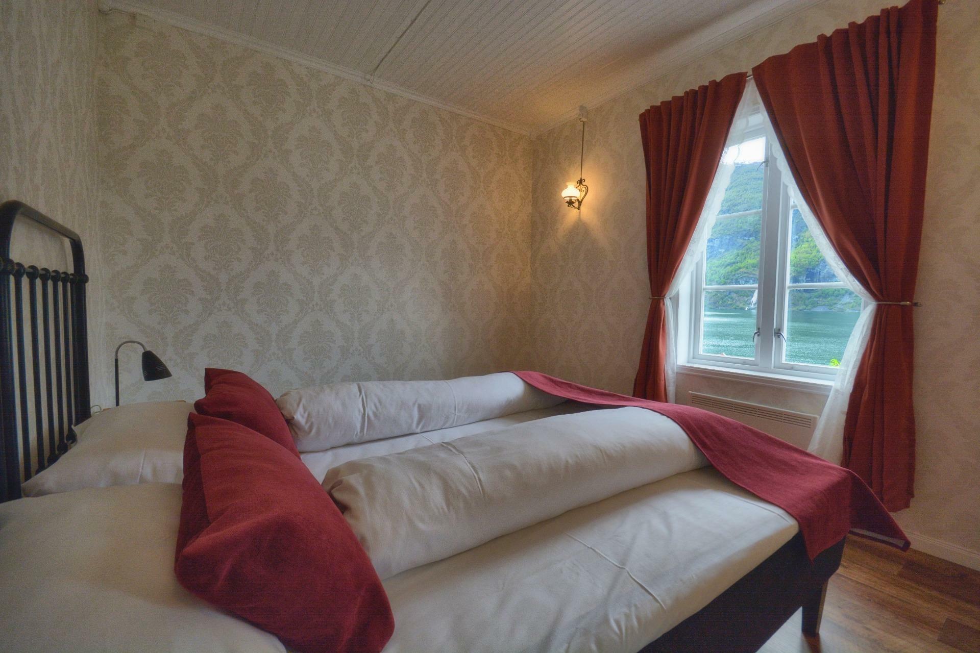 Bergen Trolltunga and Hikes in the Norwegian Fjords(9)