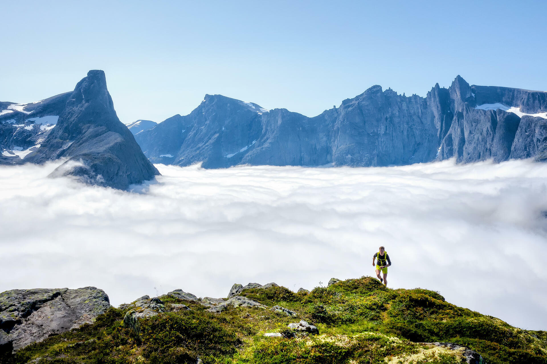 Hiking at Romsdalseggen Ridge@Haakon Lundkvist - Visitnorthwest.no