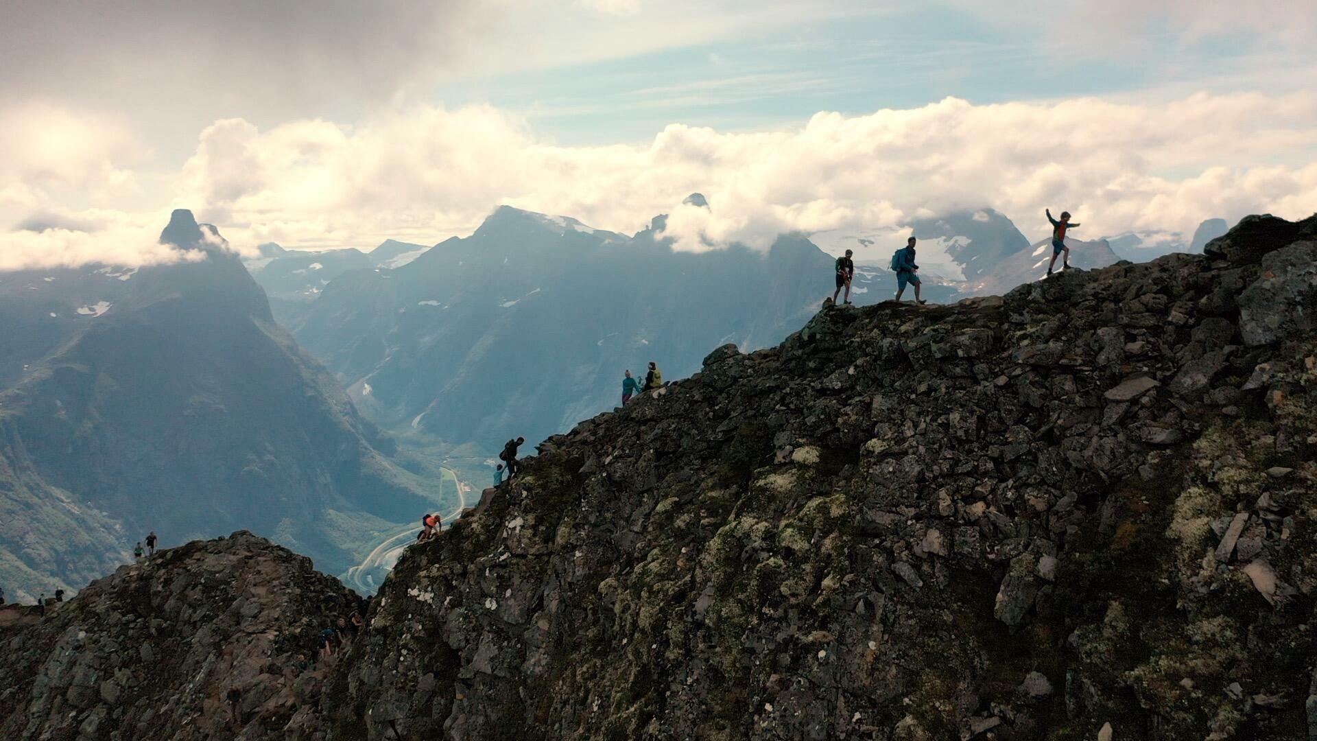 Hiking Romsdalseggen@Visitnorthwest.no