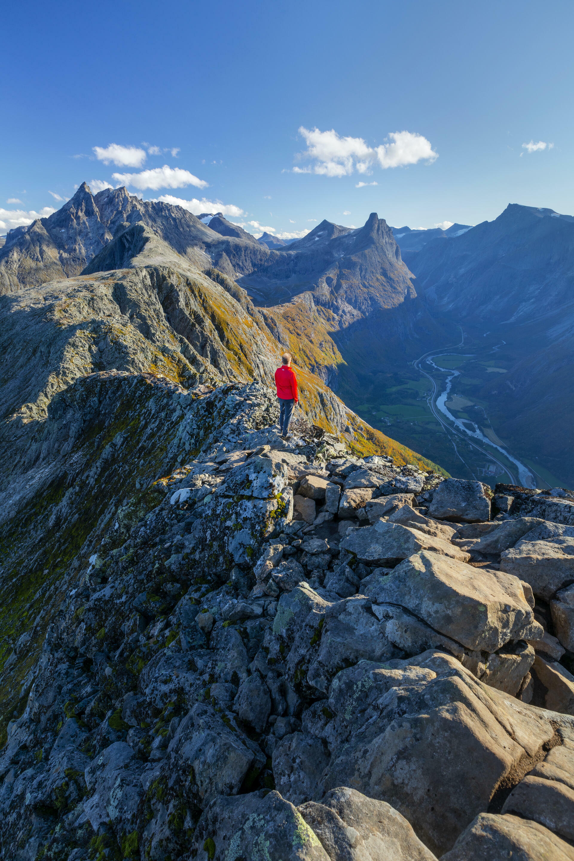 Romsdalseggen@Vidar Mol&oslash;kken - Visit Norway