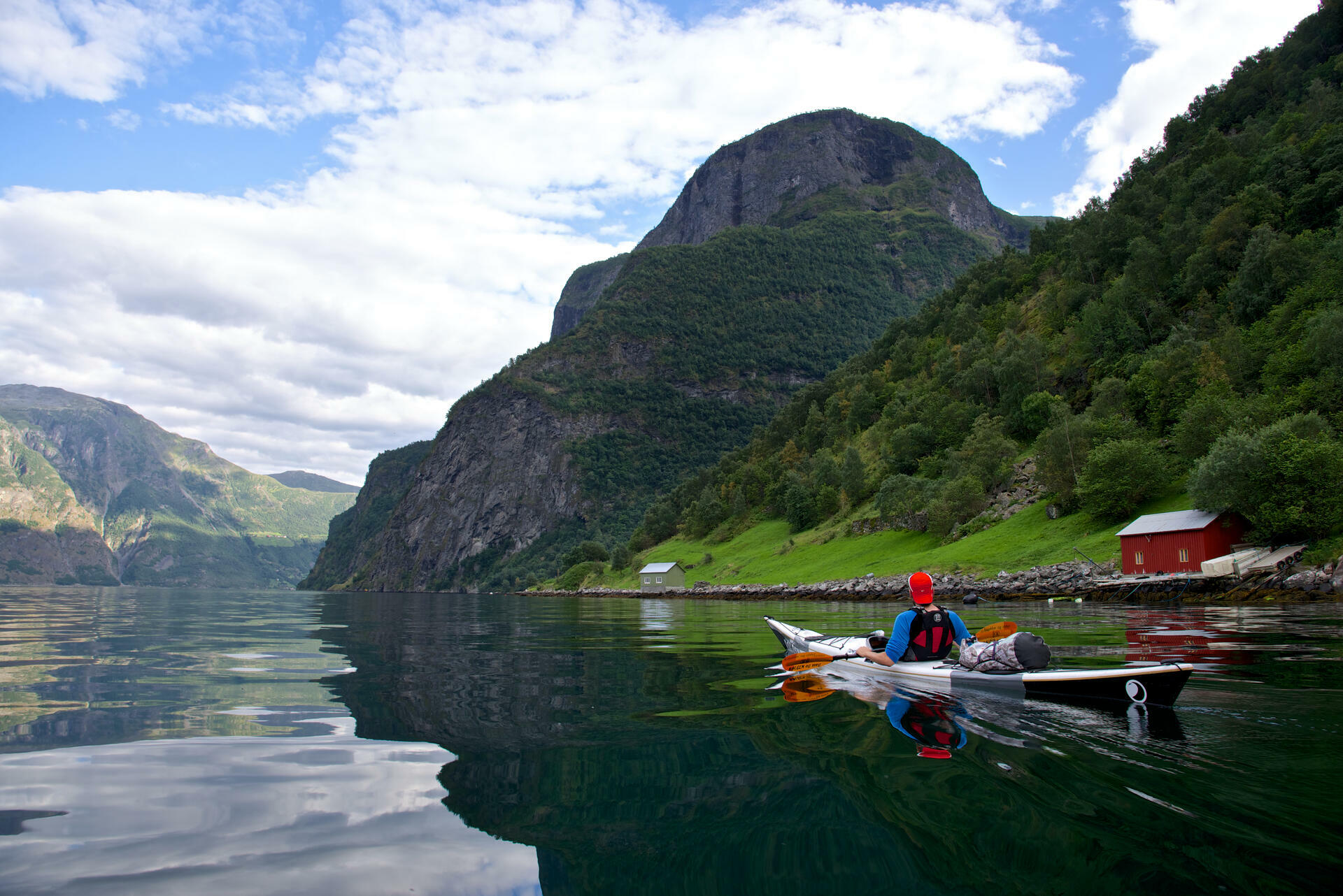 Kayaking  The Aurlandsfjorden_&Oslash;yvind Heen - VisitNorway.com