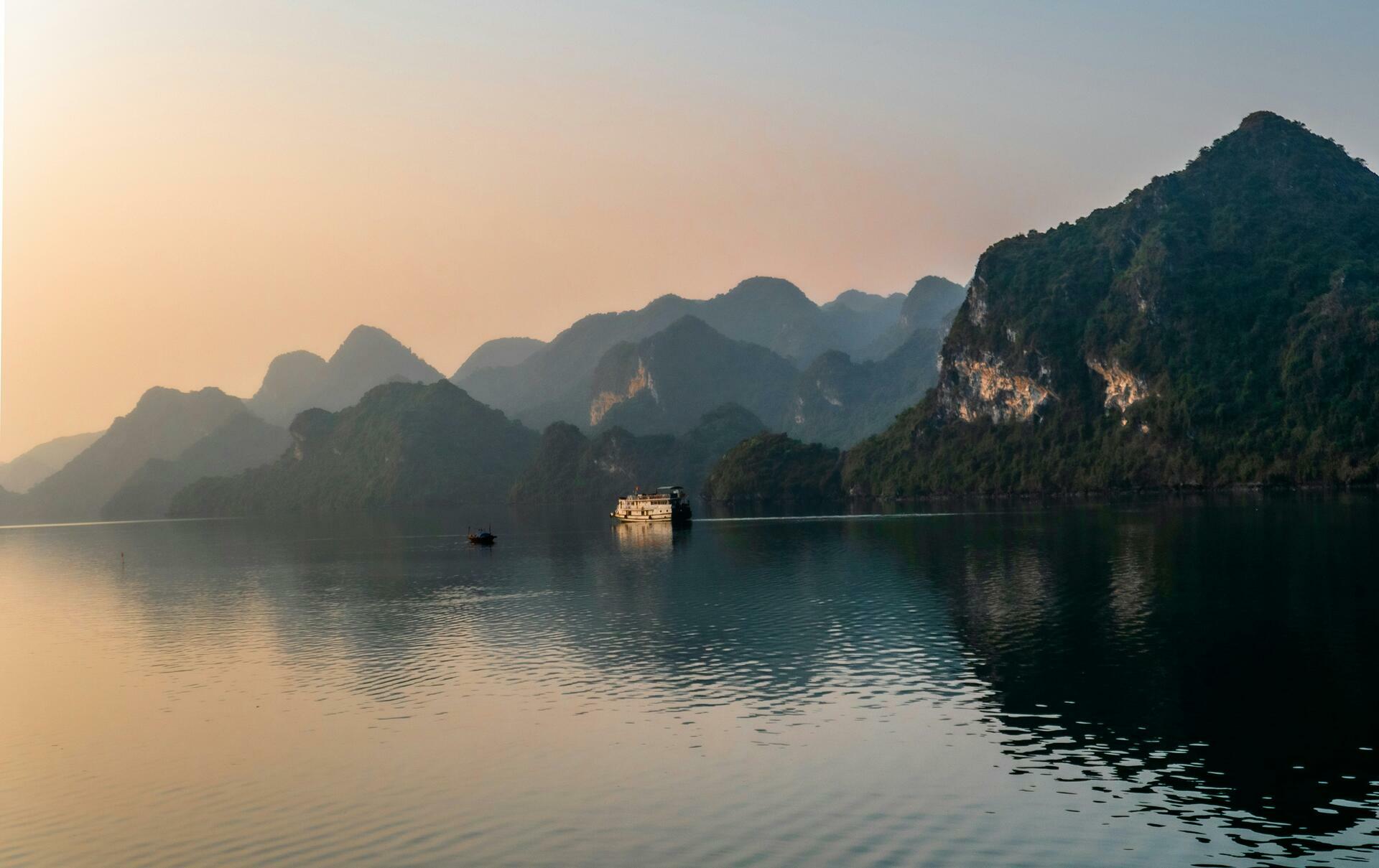 Vietnam2025@lewis-j-goetz-unsplash
